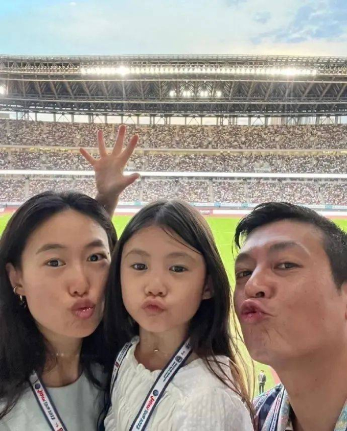 Trần Quán Hy hiện giờ có gia đình hạnh phúc bên vợ cùng con gái
