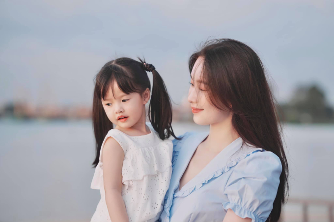 Hoa hậu Đặng Thu Thảo và con gái