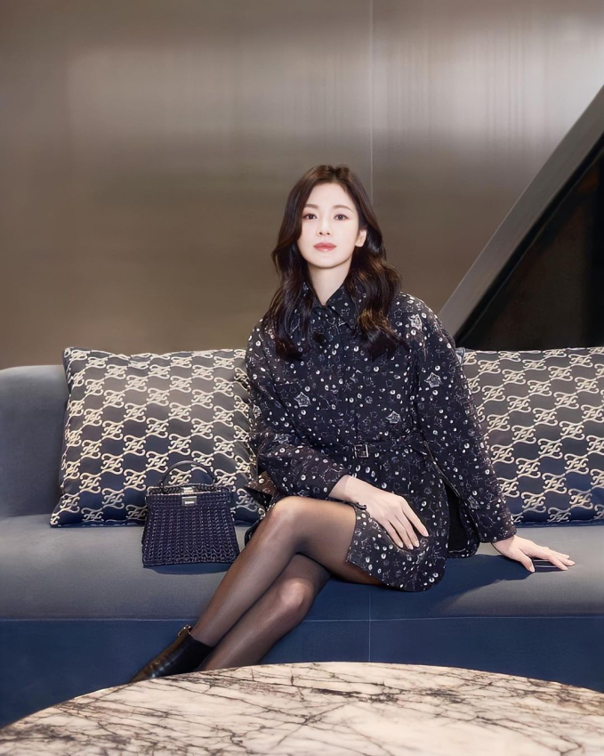 Song Hye Kyo được khen nức nở giữa lúc chồng cũ Song Joong Ki bị chê xuống sắc 