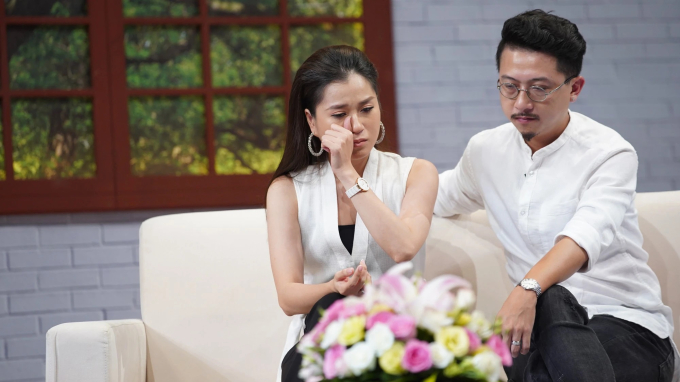 Lâm Vỹ Dạ rơi nước mắt khi chia sẻ về thời gian đầu khó khăn khi kết hôn