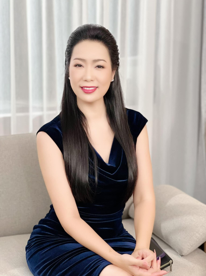 Vẻ ngoài trẻ trung ở tuổi ngoài 50 của Á hậu Kim Chi