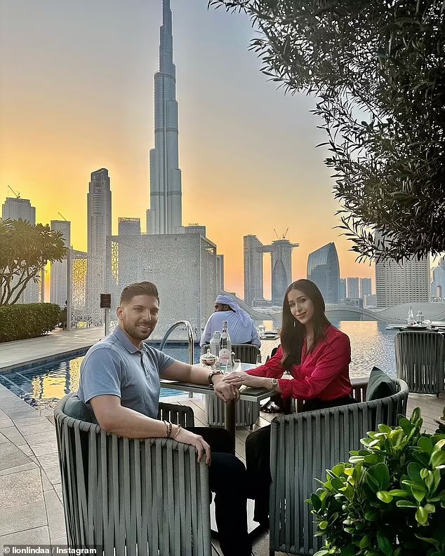 Vợ nội trợ Dubai tiết lộ 6 điều làm chồng triệu phú 