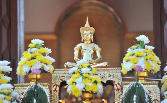 Trong văn hóa phương Đông, nhiều nước sử dụng hoa cúc trong việc thờ cúng. (Ảnh minh họa)