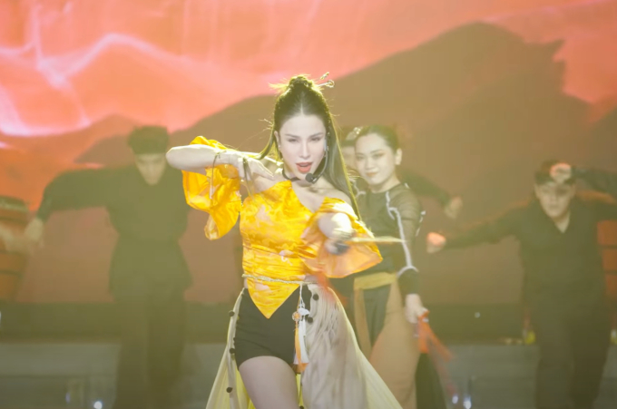 Diệp Lâm Anh - chị đẹp cùng đội với Mỹ Linh thể hiện vũ đạo trong bài thi ở vòng công diễn 3 sắp tới