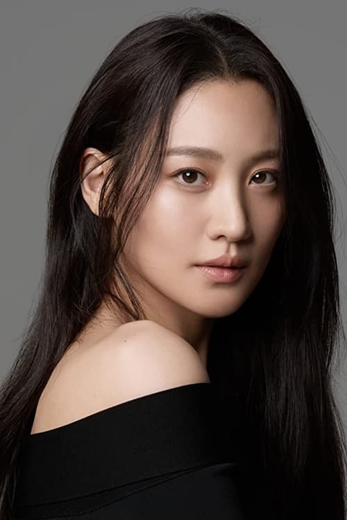 Claudia Kim gửi lời chia buồn trước sự ra đi của Lee Sun Kyun