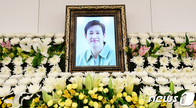Di ảnh được đặt trong tang lễ Lee Sun Kyun