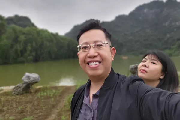 BLV Việt Khuê và vợ