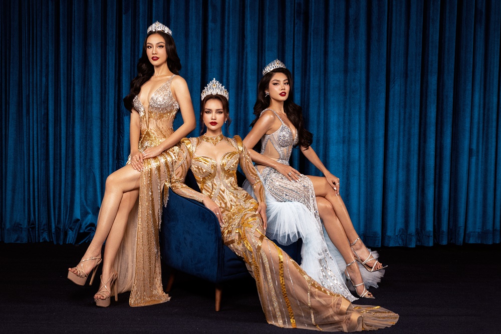 Top 3 Hoa hậu Hoàn vũ Việt Nam 2022: Hoa hậu Ngọc Châu (giữa) - Á hậu Thảo Nhi Lê (phải) - Á hậu Thủy Tiên (trái)