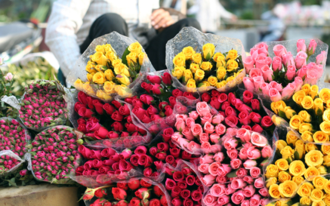 Đi chợ mua hoa thắp hương chị em hãy nhớ 4 KHÔNG này để khỏi bị “hớ”, vừa đỡ tốn tiền lại không rước bực mình vào thân
