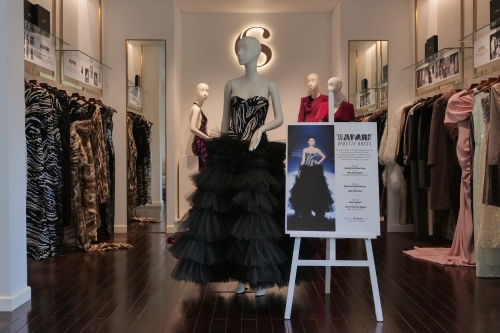   Bộ đầm “SAFARI Vedette” - Thiết kế tinh xảo và đặc sắc nhất mang khí chất của một nữ vương trong thế giới thời trang, được công diễn bởi những bóng hồng tên tuổi như Cao Thiên Trang, Hoa Hậu Trái Đất 2023 Drita Ziri, diễn viên Tường Vi  