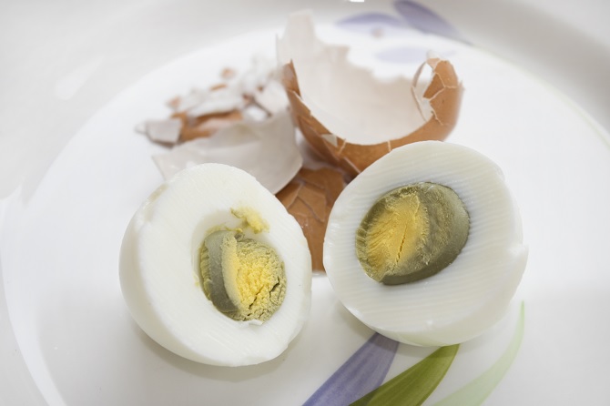 Ăn trứng nên ăn cả lòng đỏ lẫn lòng trắng vì đều tốt cho sức khỏe. (Ảnh minh họa)