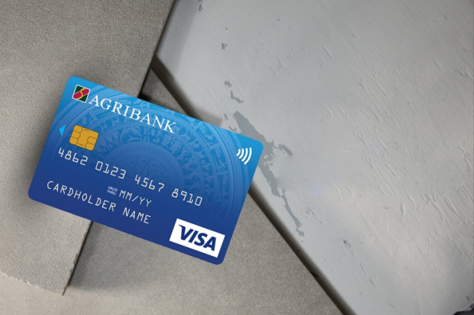 Trước khi làm chiếc thẻ tín dụng đầu tiên: Đây là 4 loại thẻ có mức phí thường niên mềm nhất dành cho người mới đi làm