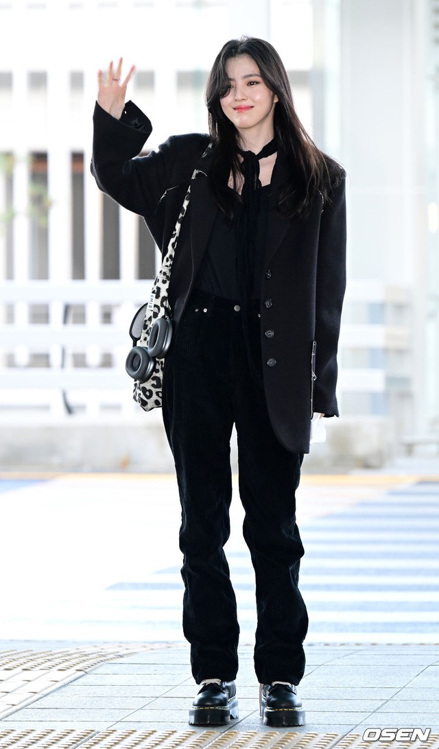 Style diện đồ tối màu của Han So Hee: Không hề cộng tuổi cho người mặc, luôn sang trọng và chuẩn mốt