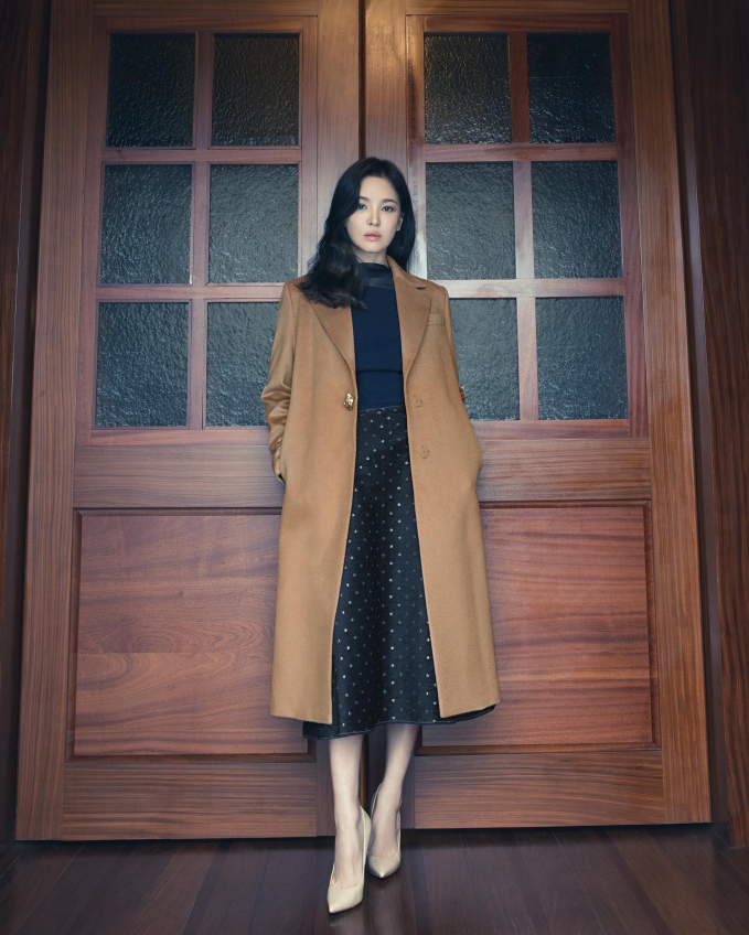 4 mẫu áo khoác làm nên phong cách trẻ trung, sang trọng của Song Hye Kyo