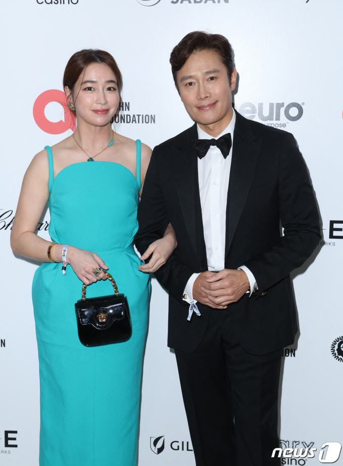Vợ chồng Lee Byung Hun - Lee Min Jung và thời trang cặp đôi đầy tinh tế, đẳng cấp