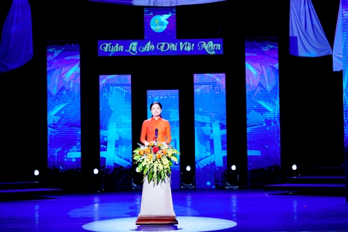 NTK Đỗ Trịnh Hoài Nam chỉ đạo nghệ thuật tại chương trình “Hương sắc áo dài Việt”