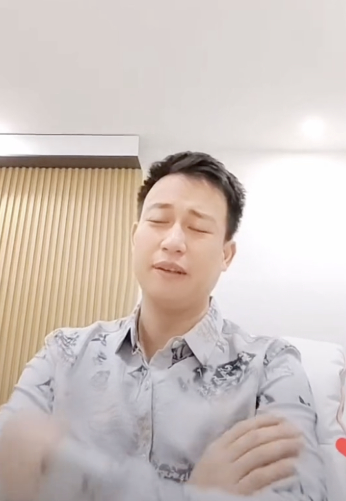Bạn trai của Nam Em hiện đang làm quản lý cho cô