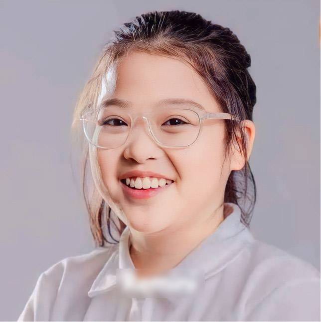 Ngoài trường Nguyễn Tất Thành, Châu Minh cũng đỗ lớp Tài năng Mastery của The Dewey Schools Cầu Giấy và nhận học bổng 50% học phí THCS.