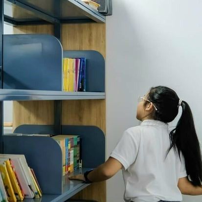 Châu Minh học thêm Toán, Tiếng Việt và Anh Văn từ kỳ 2 lớp 4.