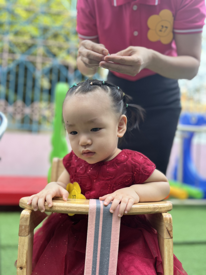 Một trường mầm non công lập ở TP.HCM có hoạt động mừng ngày 8/3 đặc biệt khiến cô trò hào hứng: Bố mẹ thích thú nhìn con mình 