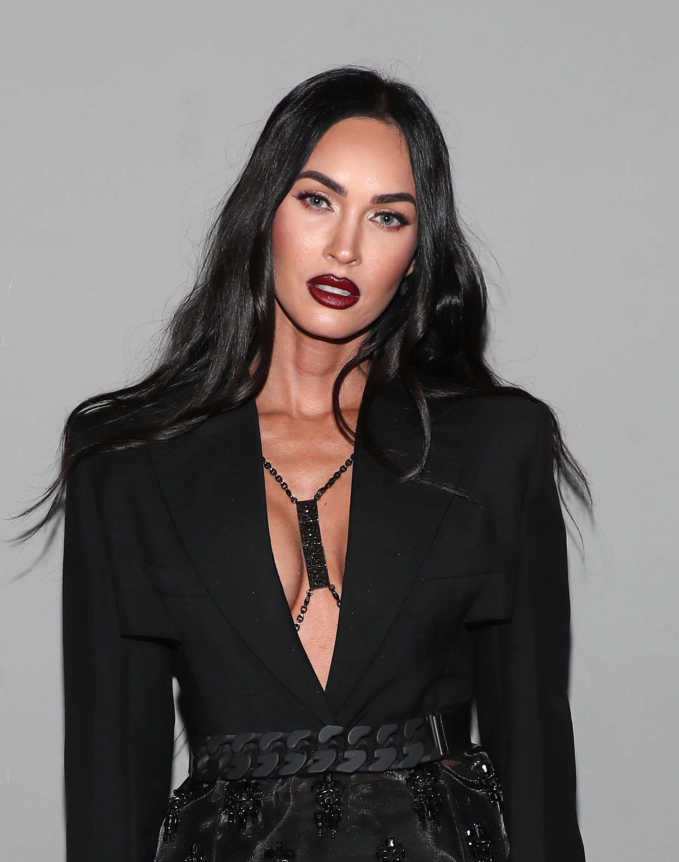 Megan Fox sở hữu thân hình bốc lửa cùng nhan sắc cuốn hút