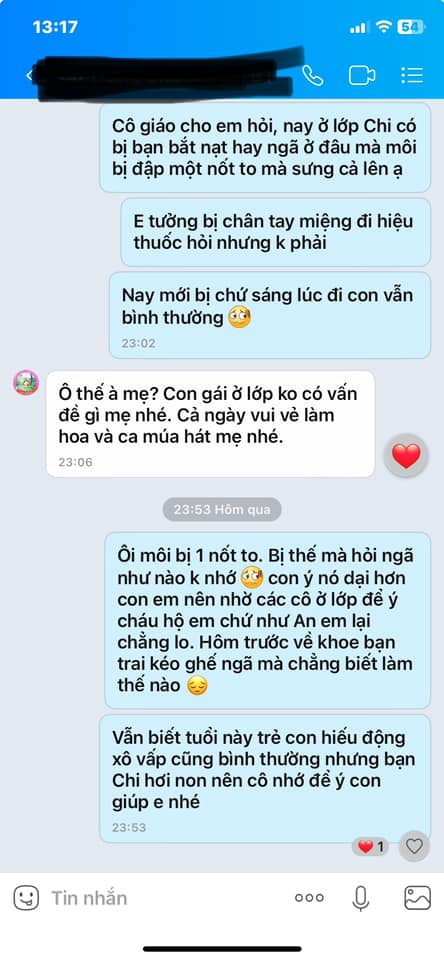 Đoạn tin nhắn giữa bà mẹ ở Hà Nội và giáo viên đang gây tranh cãi 