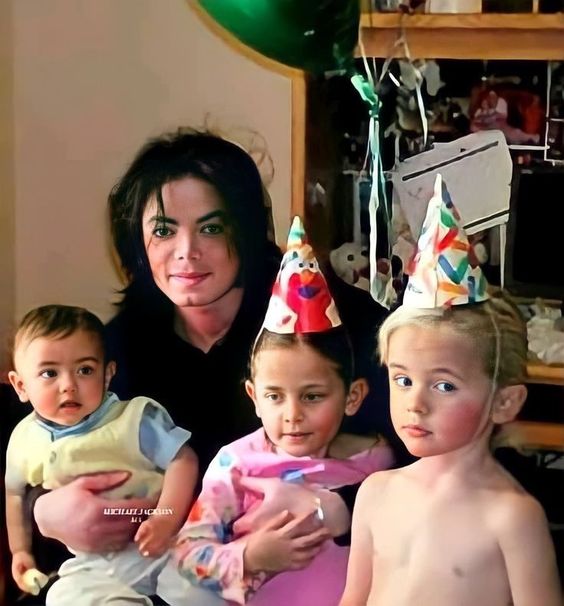Bi kịch của 3 đứa trẻ nhà Michael Jackson: Con trai cả mắc bệnh, con gái tự tử vì bị cưỡng hiếp, con trai út bị bắt nạt 