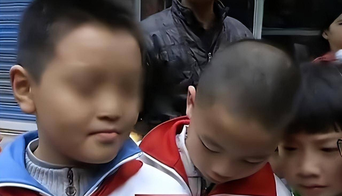 Cậu bé 9 tuổi Giang Tiểu Vân (Trung Quốc) đã có một hành động ý nghĩa nhưng lại khiến cuộc sống của em và gia đình xáo trộn. 