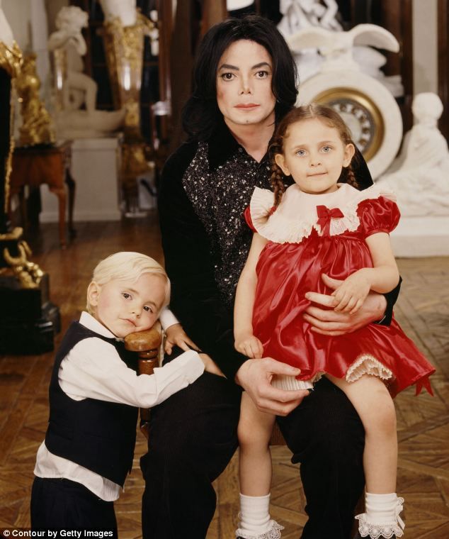 Bi kịch của 3 đứa trẻ nhà Michael Jackson: Con trai cả mắc bệnh, con gái tự tử vì bị cưỡng hiếp, con trai út bị bắt nạt 