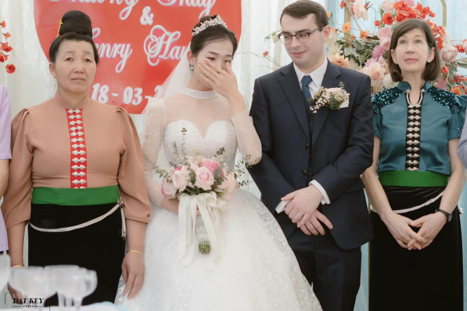 Đám cưới đặc biệt của cô gái dân tộc Thái và chú rể Mỹ: Bố mẹ chồng nhập gia tùy tục, bàn chuyện cưới chỉ trong 1 cuộc điện thoại - Ảnh 11.