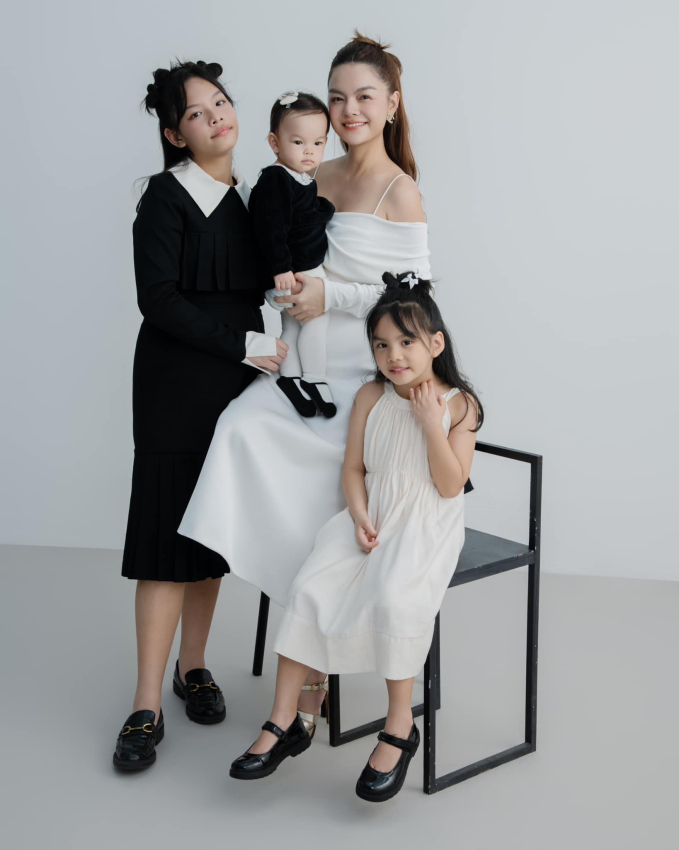 Phạm Quỳnh Anh và 3 cô con gái 