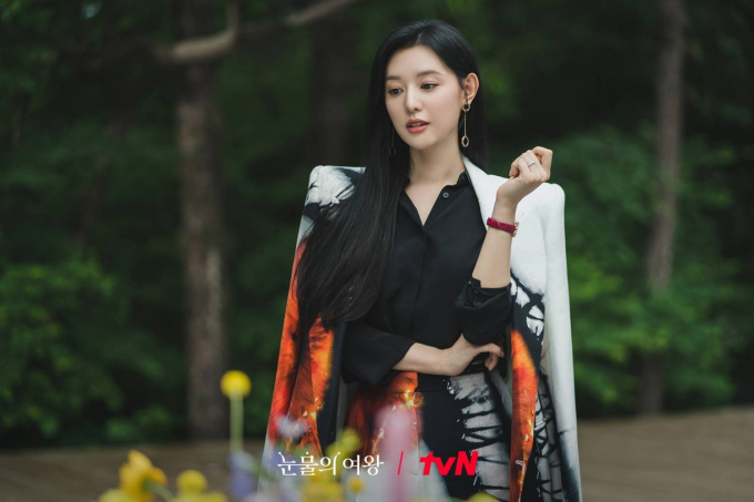 10 set áo sơ mi đẹp long lanh của Kim Ji Won, chị em nên tham khảo nếu muốn mặc sang hơn