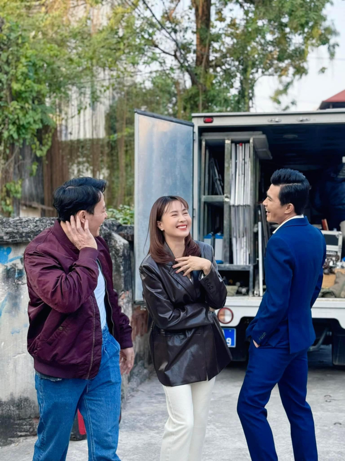 Hồng Diễm - Quang Sự và Trương Thanh Long ở hậu trường phim