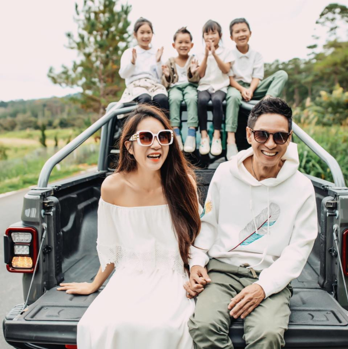 Trải qua nhiều thăng trầm, Lý Hải - Minh Hà giờ đây không chỉ có tài sản đáng nể mà còn là gia đình kiểu mẫu của showbiz Việt. 