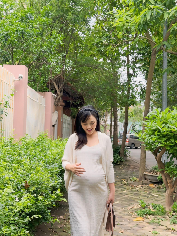 Hình ảnh Thu Quỳnh ở tháng cuối thai kỳ