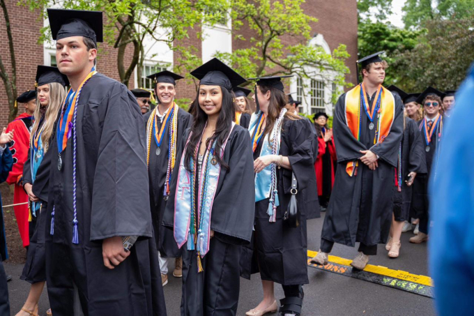 Á hậu Lâm Kiều Anh rạng rỡ trong ngày tốt nghiệp Đại học danh giá ở Mỹ, lần đầu nói về tin đồn gia thế 