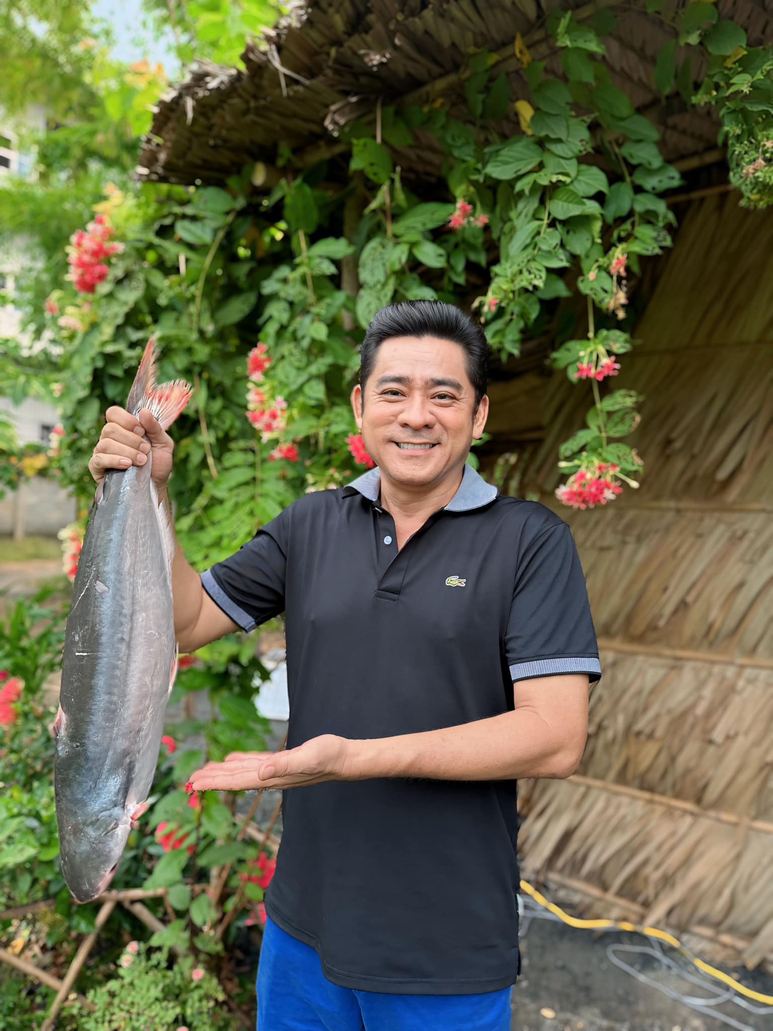 Ngoài tài năng nấu ăn thì tính cách gần gũi, vui vẻ và cách nói chuyện hào sảng của nam diễn viên được khán giả yêu mến