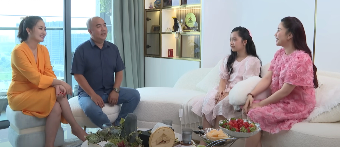 Mẹ con MC Anh Thơ và Quốc Thuận - Ngọc Lan ở chương trình 