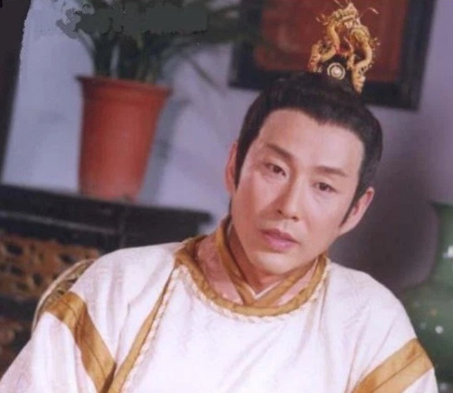 Trần Đạo Minh với vai Bát Hiền Vương trong 