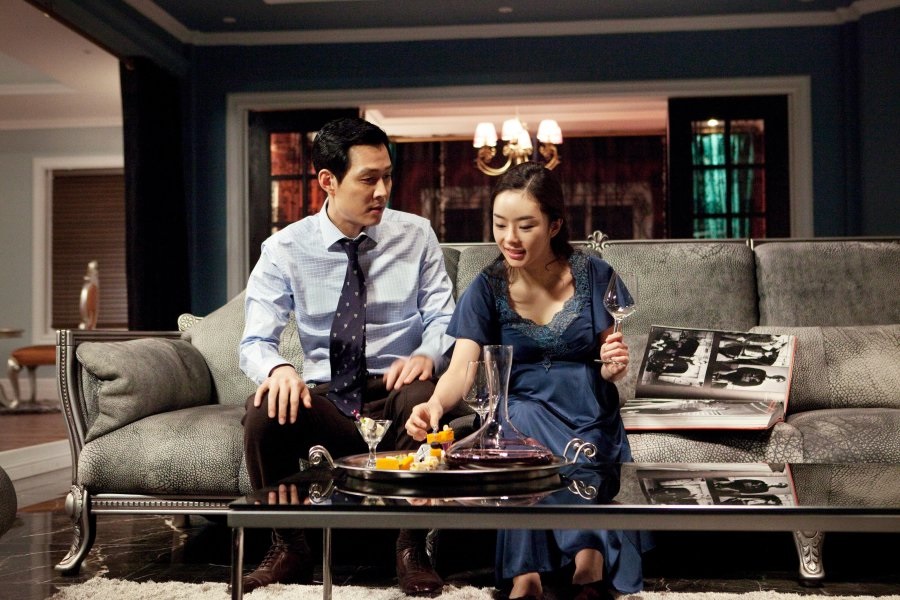 Lee Jung Jae vào vai ông chủ Hoon trong phim 