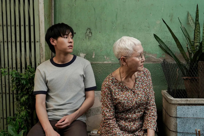Bộ phim Top 1 phòng vé Việt được tung hô khiến ai xem cũng khóc cạn nước mắt, có thực sự hay như lời đồn?