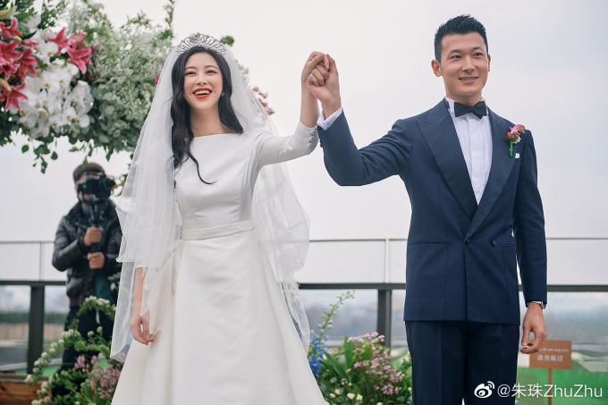 Chu Châu kết hôn với ông xã là thầy dạy cưỡi ngựa của cô vào năm 2021