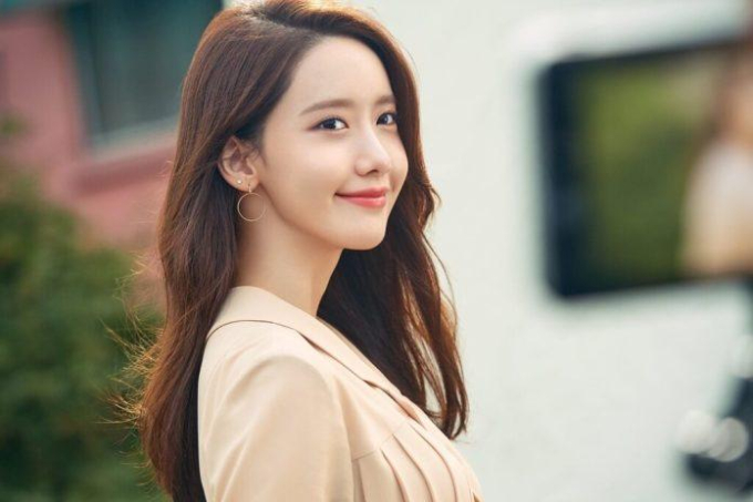 Yoona (SNSD) là một trong những nữ thần tượng làm mưa làm gió nhờ ngoại hình thuần khiết.