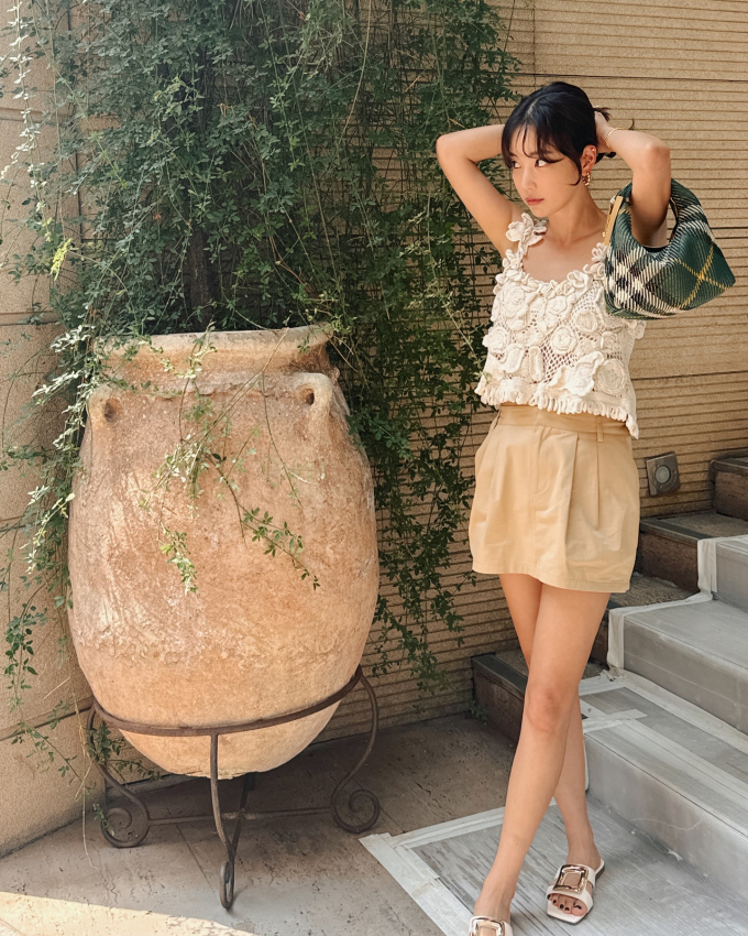 Thời trang mùa hè đẹp đỉnh cao của fashionista Hàn Quốc 41 tuổi, chị em nên tham khảo để sành điệu hơn