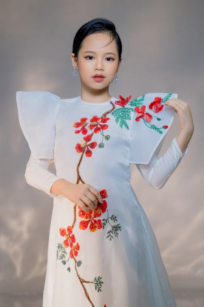  Á hậu nhí Hoàng Vân biểu diễn tại Chung kết Mrs Earth Vietnam