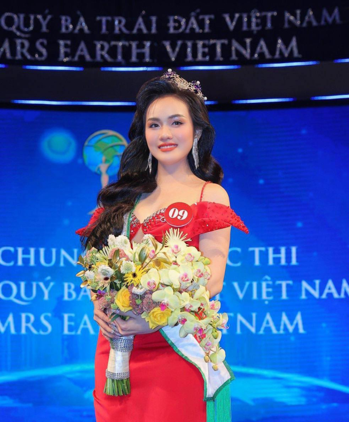 Người đẹp 9X đăng quang Mrs Earth VietNam 2024