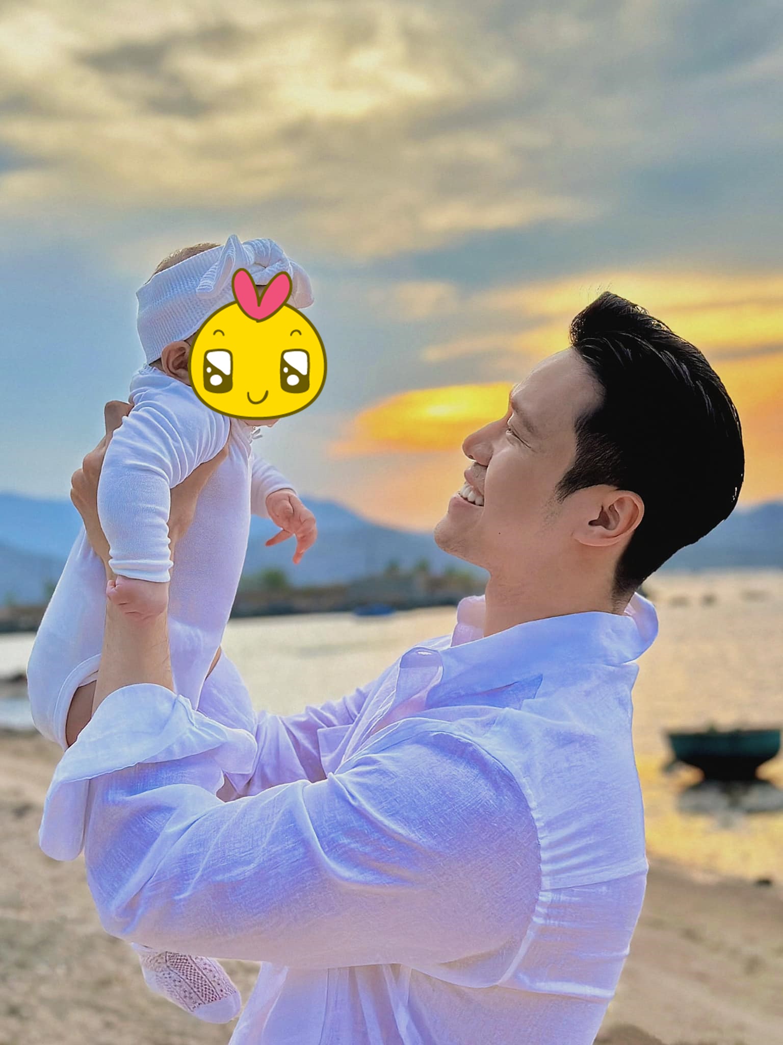 CEO đình đám vừa công khai con gái: Hé lộ hành trình đưa con từ Mỹ về Việt Nam, một mình chăm em bé cực khéo