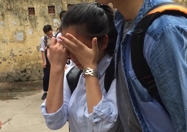 Các kỳ thi lớp 10 ở Hà Nội để lại nhiều cảm xúc cho phụ huynh và học sinh. (Ảnh minh hoạ)