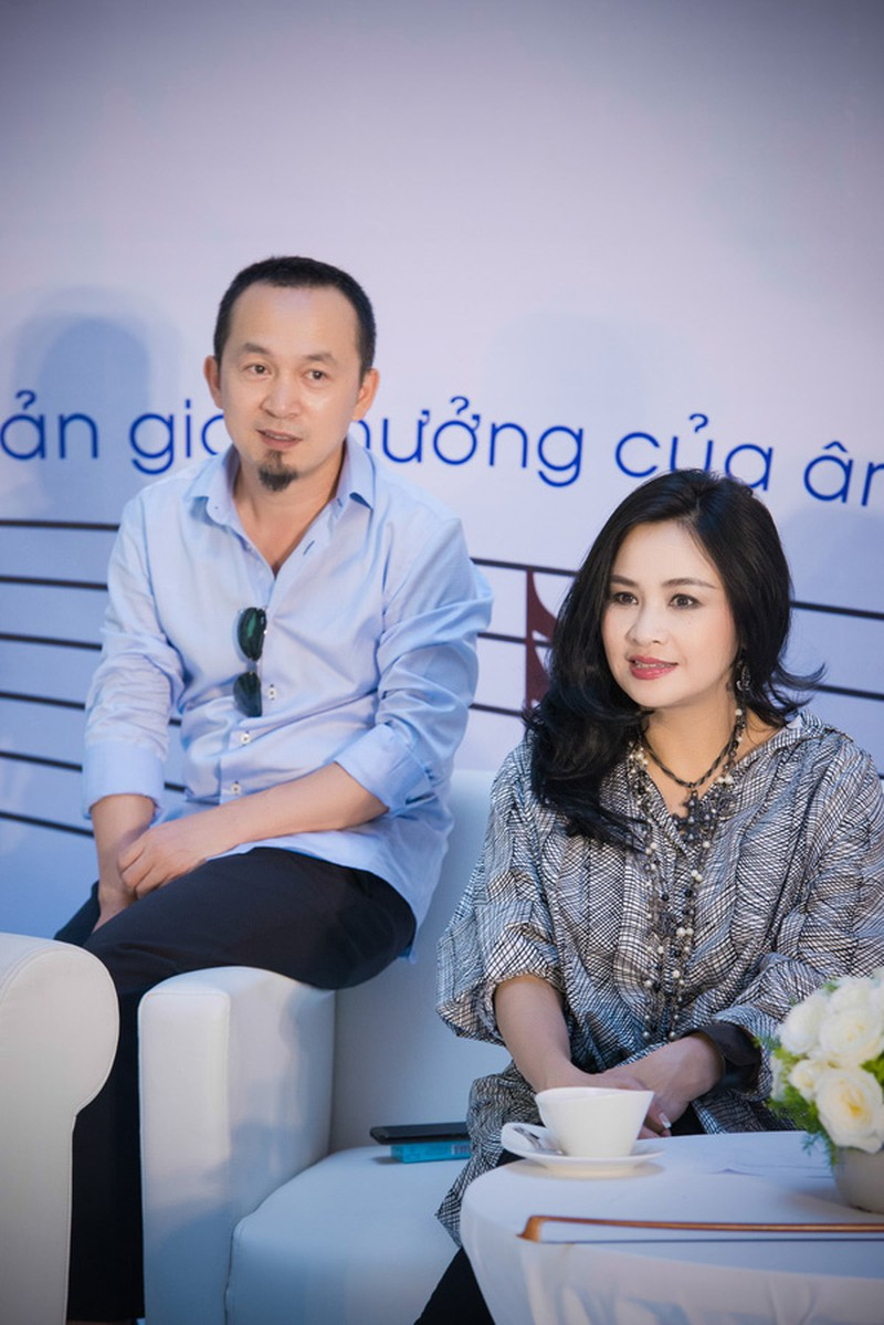 Diva Thanh Lam và nhạc sĩ Quốc Trung là một trong những cặp đôi đã ly hôn nhưng luôn được ngưỡng mộ vì mối quan hệ văn minh hậu chia tay. Hai nghệ sĩ ly hôn năm 2004 khi có 2 con chung, nhưng vẫn làm bạn để cùng nuôi dạy con cái. Bên cạnh đó, Thanh Lam và Quốc Trung còn là cộng sự trong công việc, thể hiện sự tôn trọng và ăn ý khi cùng thực hiện các dự án âm nhạc.