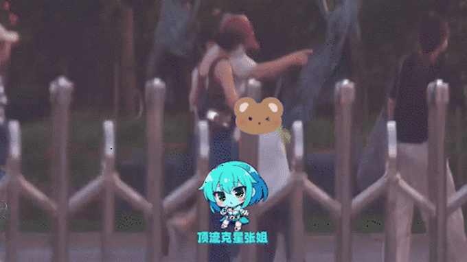 Triệu Lệ Dĩnh cùng con trai có mặt trên bãi biển